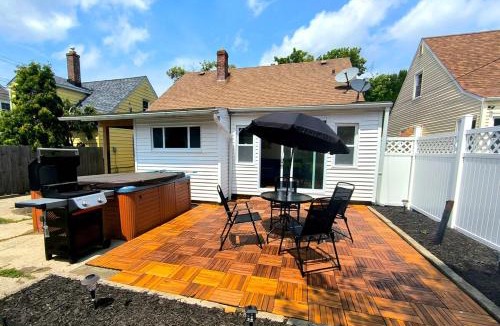 South Euclid House | South Euclid 4BR Luxe Escape with Game room and BBQ