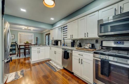 South Euclid House | South Euclid Home 10 Minutes to Cleveland Clinic
