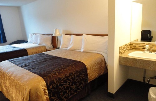 Red Deer Hotel | South Hill Motor Inn