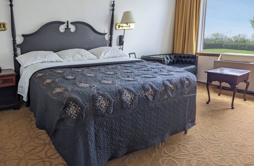 South Burlington Hotel | South Side Inn - Burlington