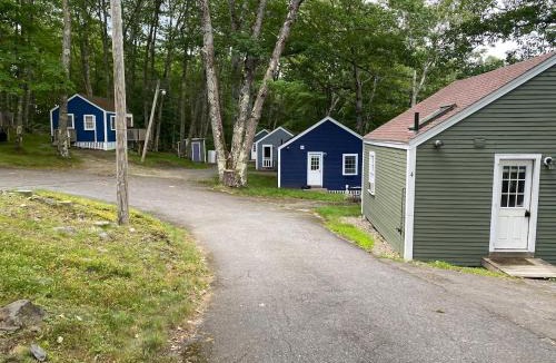 Edgecomb House | Spacious 1 Bedroom Cottage Close to Everything 1