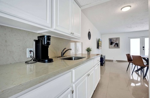 Mango Groves Apartment | Spacious 1BR Retreat in Lake Worth