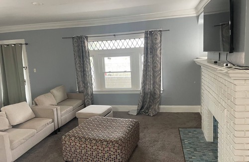 Garfield Heights Apartment | Spacious 2-bedroom apartment in fabulous Garfield Heights with AC, WiFi 17L