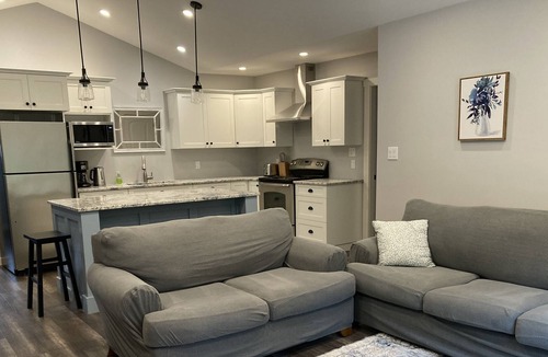 Shawnigan Lake House | Spacious 2-bedroom guest house with forest view