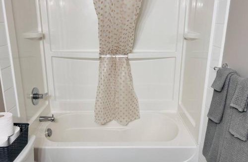 Camrose Apartment | Spacious 2-bedroom apartment