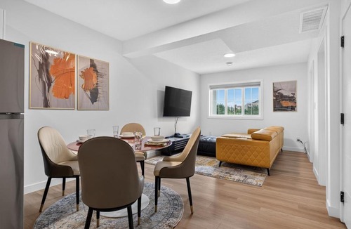 Southwest Edmonton Apartment | # Spacious 2-Bedroom in Southwest Edmonton, Canada