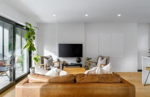 Sea to Sky Highway House | Spacious 2BR Retreat, Scenic Views, Modern & New