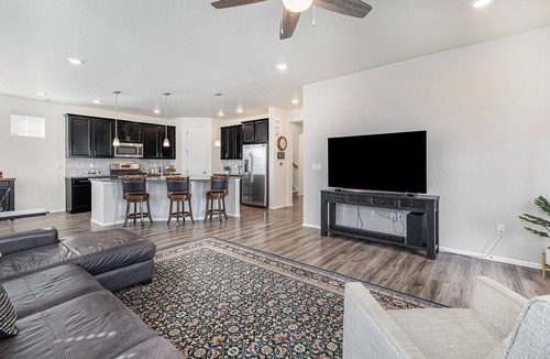 Littleton House | Spacious 3 Bed, Office, 3 Bath at the base of the Foothills