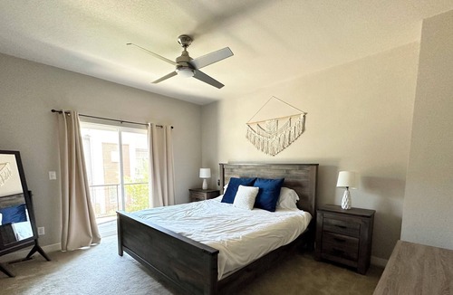 Twin Lakes House | Spacious 3 Bedroom,10 mins to downtown Denver, 25 mins to Boulder w/ WFH setup
