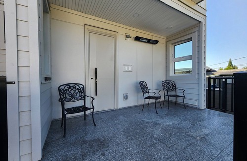 Fraserview House | Spacious 3-Bedroom Luxury Home with A/C, Patio, and Parking – Vancouver