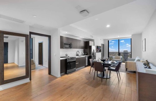 Downtown Miami Apartment | Spacious 3BR Retreat Skyline Bay Views at Miami
