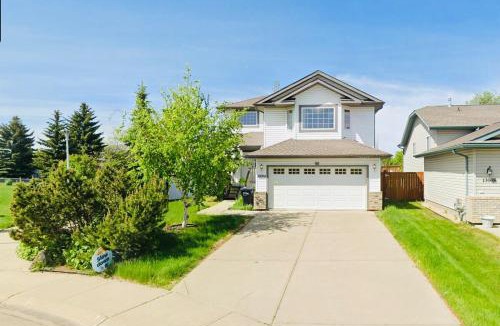Northeast Edmonton House | Spacious 3BR Retreat w-Hot Tub Ravine Sleeps 9