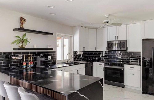 Survey Creek House | Spacious 4bedroom Home in Fort Lauderdale with Pool. Perfect for Families