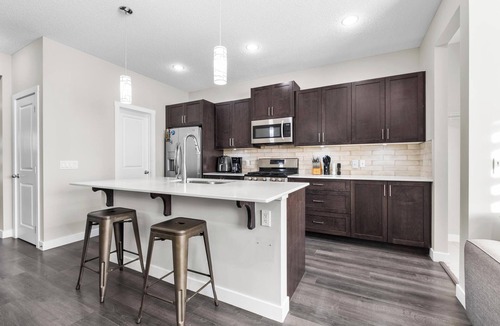 Calgary House | Spacious 4BR/2.5BA Home Retreat in Cornerstone! Pet Friendly!