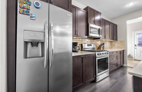 Calgary House | Spacious 4BR/2.5BA Home Retreat in Cornerstone! Pet Friendly!
