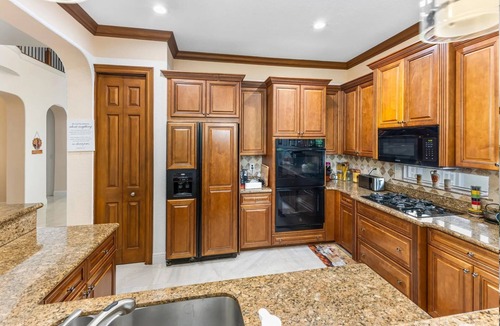 Versailles House | Spacious 5-bedroom house in charming Wellington with WiFi, AC