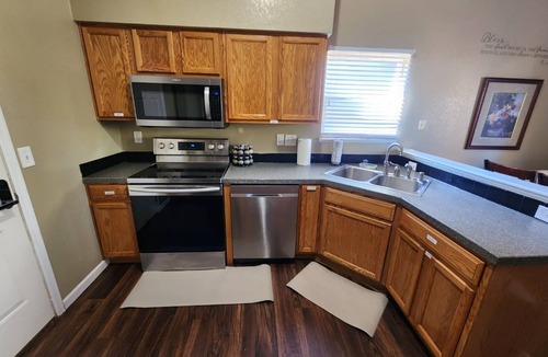 Greeley House | Spacious 5-bedroom house in beautiful Greeley with AC, WiFi