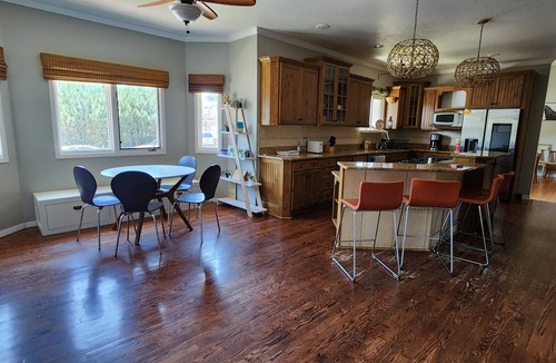 Cheyenne House | Spacious 5-bedroom Western retreat perfect for your family's holidays.