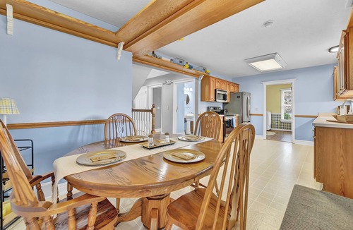 LaGrange House | Spacious 5BR Family Golf Oberlin-College Downtown