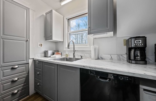 Bartlett House | Spacious 5BR Retreat - Duplex close to Attitash