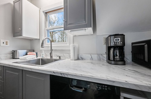 Bartlett House | Spacious 5BR Retreat - Duplex close to Attitash