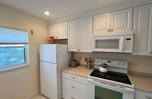 Fort Pierce Shores Apartment | Spacious 5th-floor condo at Ocean Harbour North on serene Hutchinson Island