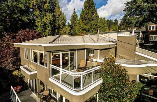 Upper Lonsdale House | Spacious 7BR Oasis | Ocean View | Near Everything