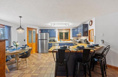 Orange House | Spacious Accessible Waterfront Retreat
