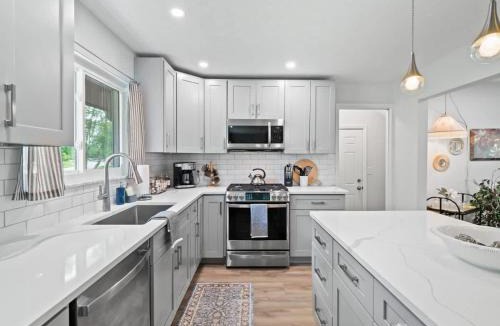 Strongsville House | Spacious and Luxury Designed Ranch with Game Room