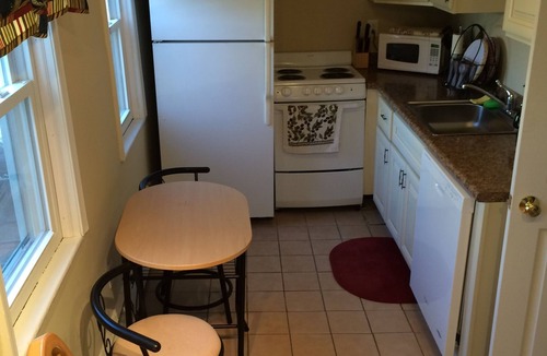 The Port House | Spacious Apt. 2 car free parking great location.