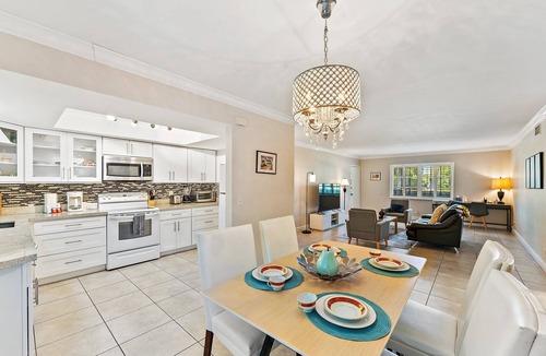 Singer Island Apartment | Spacious Beach Apt Walking Distance to Everything