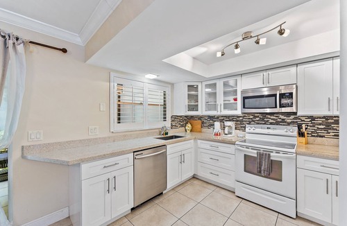 Singer Island Apartment | Spacious Beach Apt Walking Distance to Everything