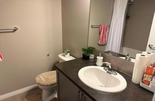 Airdrie House | Spacious Bedroom-Near Airport YYC