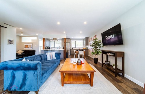 Southwest Edmonton House | Spacious & Central | Hot Tub | AC | Sleep 12 |Yard