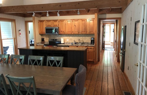 West Dover House | Spacious, Comfortable & Close! GOLF TRIPS!