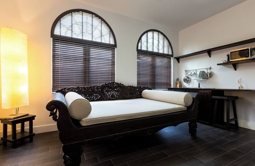 Northeast Miami Hotel | Spacious Double Hotel Room Steps to Ocean