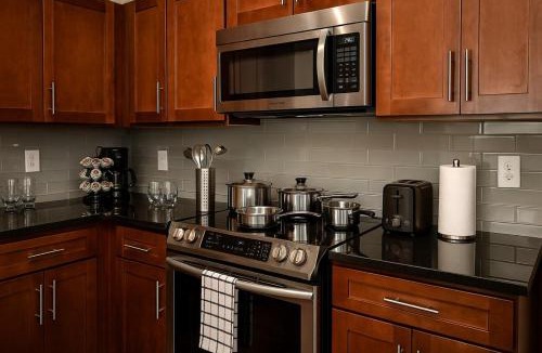 Downtown Cleveland Apartment | Spacious Dwntwn Suite! RnR HoF, Casino, Stadium