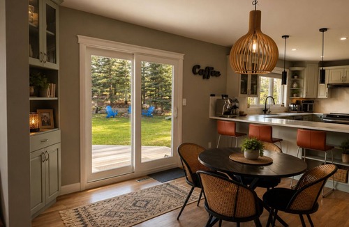 Springbank House | Spacious Family Home in a quiet acreage community