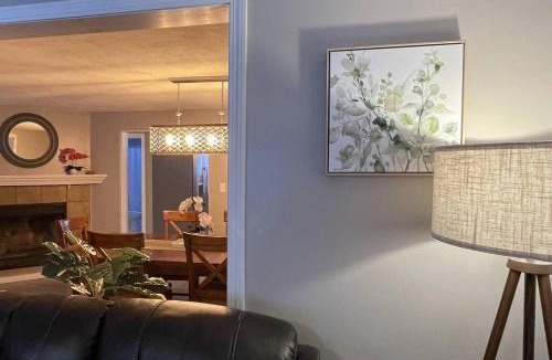 Windsor House | Spacious Family Lake & Ski House