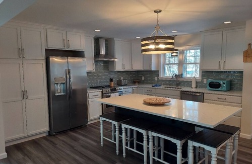 Wells House | Spacious Home 5 Minute Drive to Beach