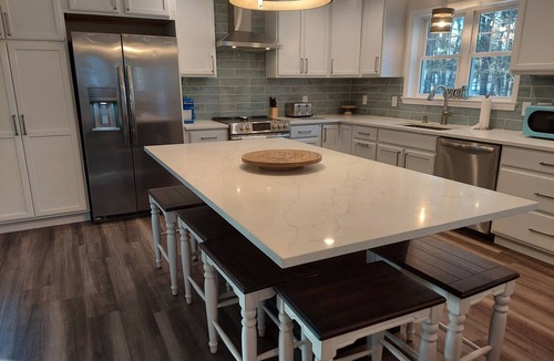 Wells House | Spacious Home 5 Minute Drive to Beach