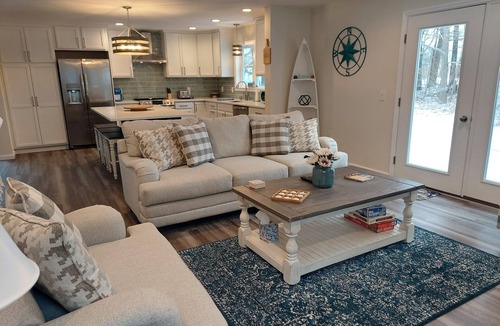Wells House | Spacious Home 5 Minute Drive to Beach