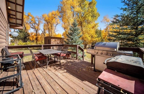 South Fork House | Spacious home with hot tub, gas grill, fireplace, & washer/dryer