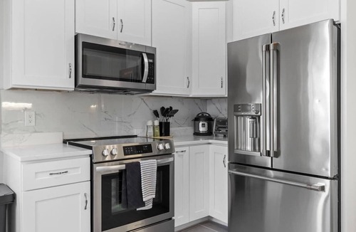 East Somerville House | Spacious House for Group Trip w FREE 4 parking