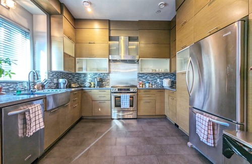Marpole House | Spacious House with New Furniture - Close to Airport/Marine Gateway/UBC/downtown