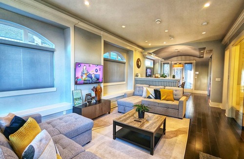 Marpole House | Spacious House with New Furniture - Close to Airport/Marine Gateway/UBC/downtown