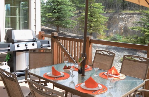 East Kootenay House | Spacious Invermere 3bd2.5ba Townhome Nestled in the Purcell Mountains!