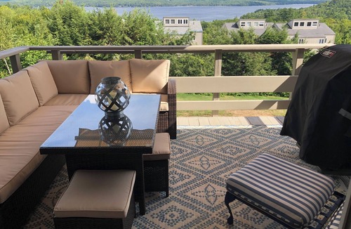 Sunapee House | Spacious Lake Sunapee Townhome in Granliden Community
