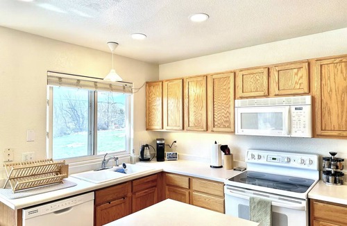 Jefferson Gardens House | Spacious Lakewood home near downtown Denver