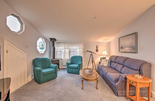 Lincolnville Apartment | Spacious Lincolnville Penthouse - Walk to Beach!